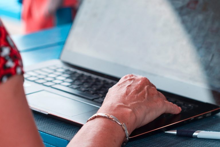 10 Secrets to Thriving in Online Freelance Work