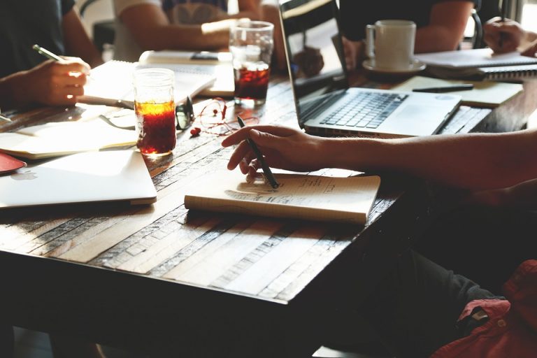 7 Secrets to Launching a Profitable Dropshipping Business