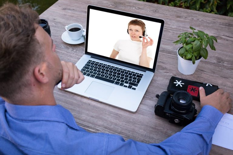 7 Secrets to Sell Services Online Like a Pro