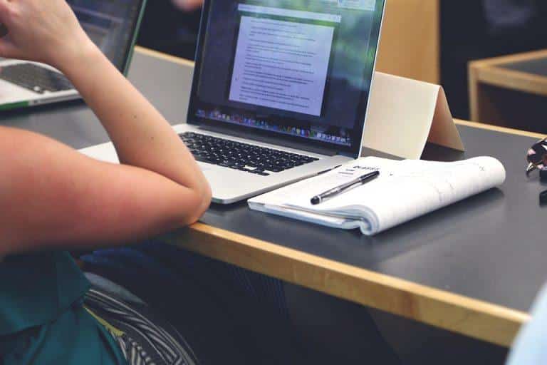 7 Simple Fixes for MacBook Display Flickering Issues