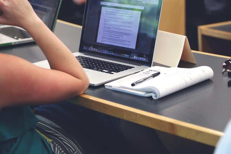 7 Simple Fixes for MacBook Display Flickering Issues