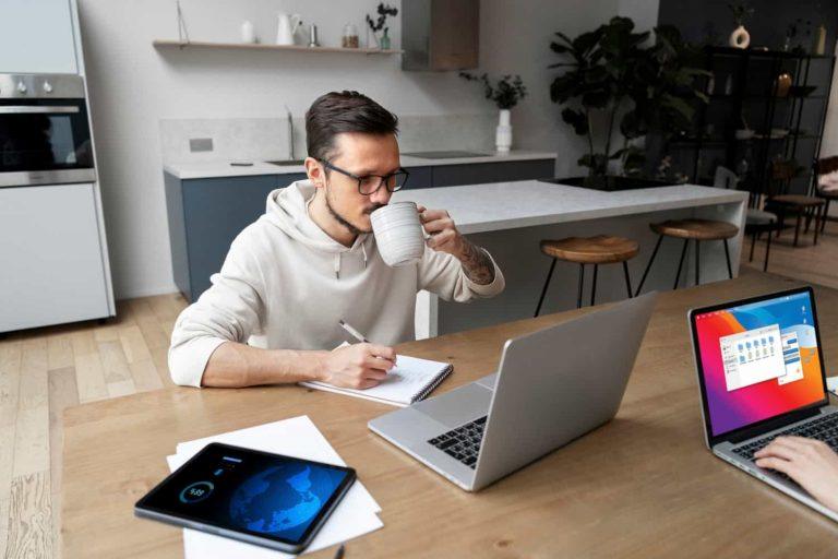 Freelancer working remotely to get paid to write